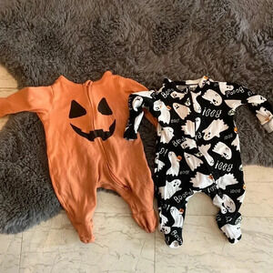 Two OLD NAVY Halloween zip up long sleeve one piece pajamas sz newborn pumpkin